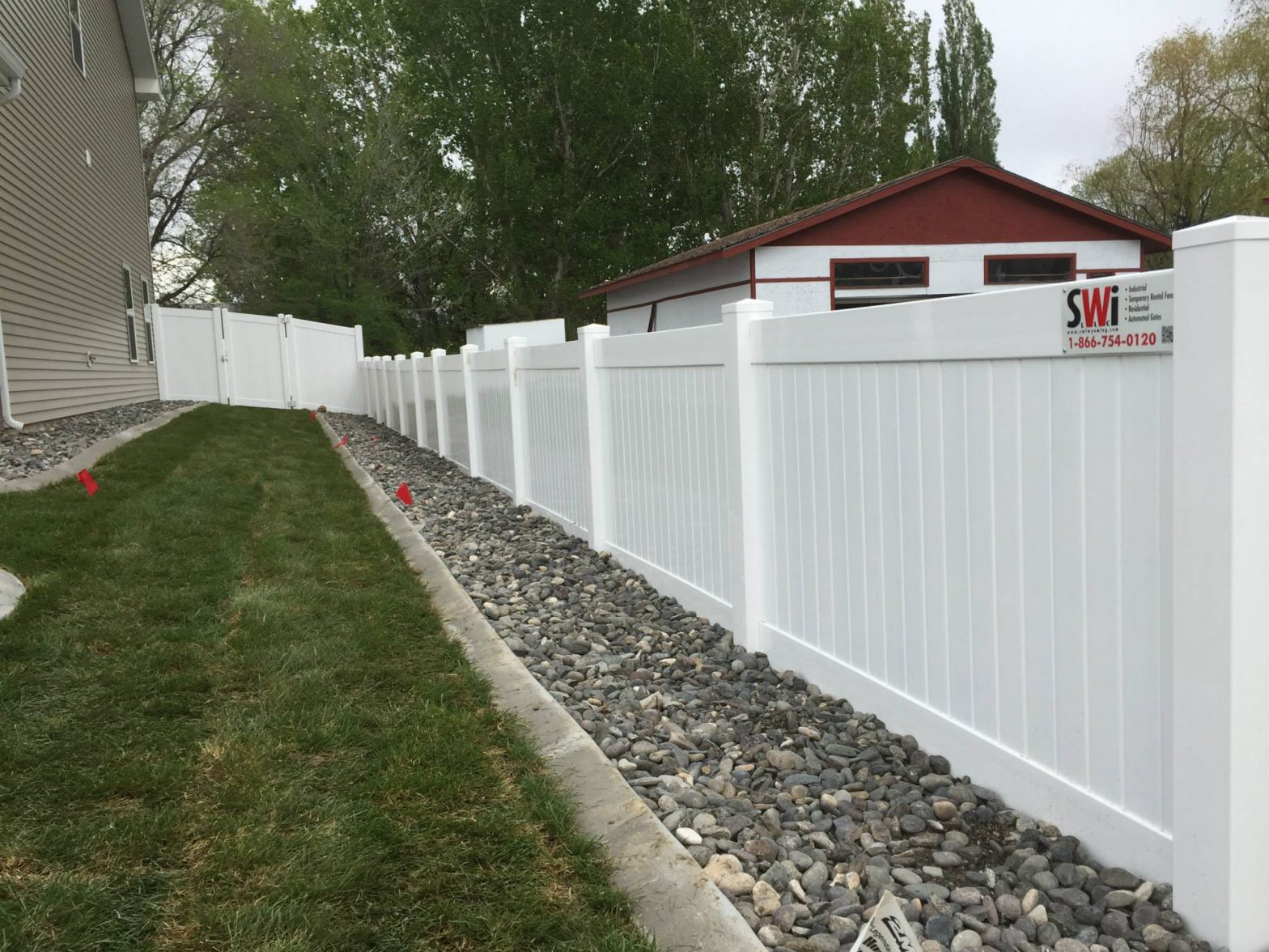 Photo of a white vinyl privacy fence