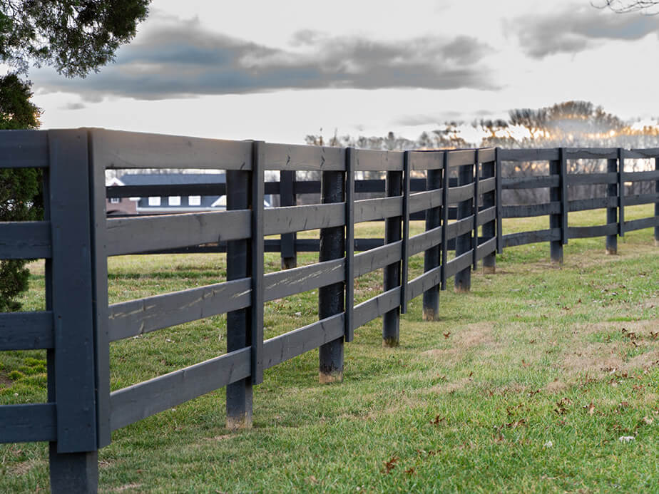 Farm fence contractor in Wyoming