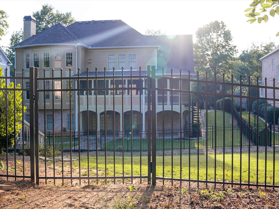 Residential fence contractor in Wyoming