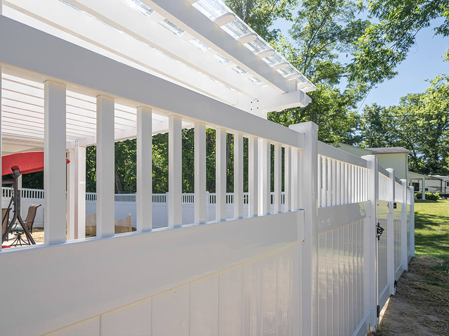 Vinyl fence contractor in Wyoming