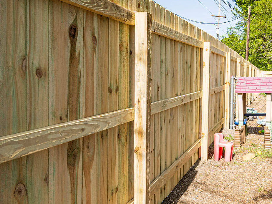 Wood fence contractor in Wyoming