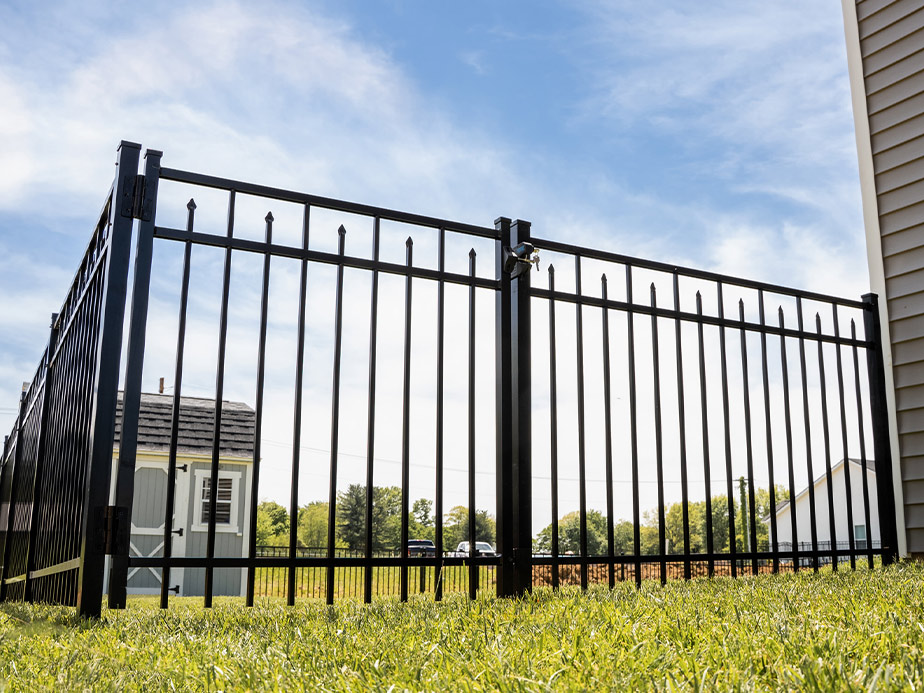 Residential Gate fence contractor in Wyoming